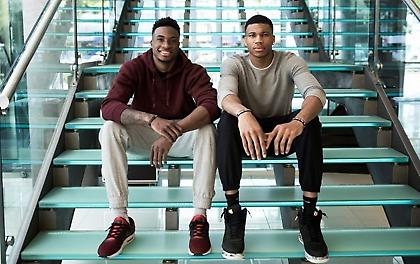 Ο Γιάννης και ο Θανάσης Αντετοκούνμπο στη Στέγη!