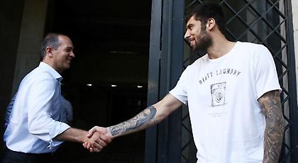 Εικόνες από τη συνάντηση του Πρίντεζη με τους Αγγελόπουλους