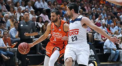 Αγγίζει το… θαύμα η Βαλένθια, συντρίβοντας τη Ρεάλ!