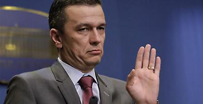 Κομματικά «γυμνός» ο πρωθυπουργός της Ρουμανίας, αλλά δεν παραιτείται ακόμα