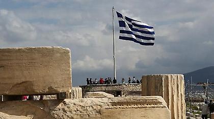 Le Monde για Ελλάδα: Έως πότε στην άκρη του τούνελ;