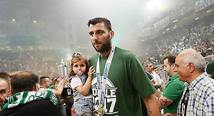 Ο Μπουρούσης ξανά στο… πούλμαν (pic)