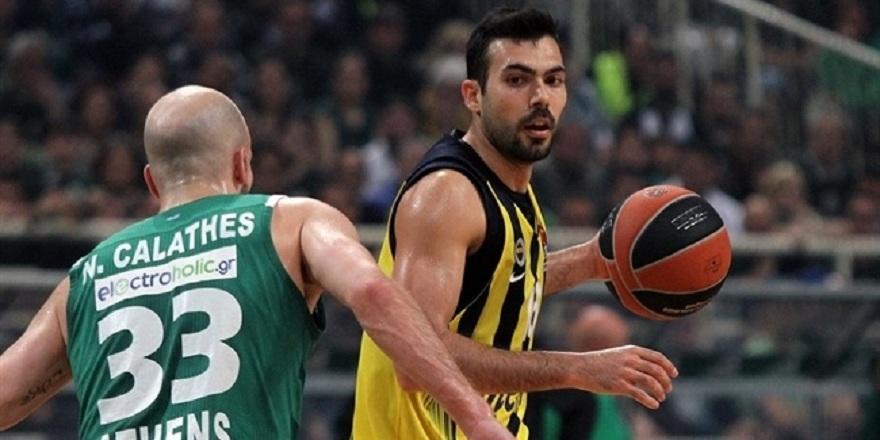 Πασκουάλ στον ΣΠΟΡ FM για Σλούκα: «Έχει βελτιωθεί πολύ»