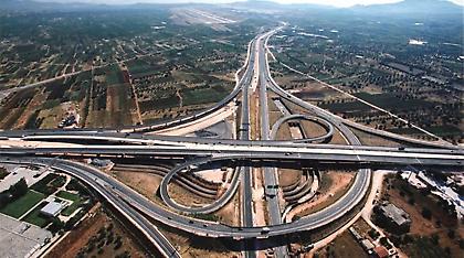 «Κουμπαράς» για νέα έργα υποδομών τα μελλοντικά έσοδα της Αττικής Οδού