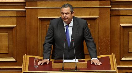 Χαμός στο Twitter από την γραβάτα Καμμένου με τους φαλλούς για το Eurogroup