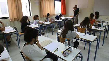 Πανελλαδικές: Πέφτει η Ιατρική από τα 19.000 λόγω Βιολογίας