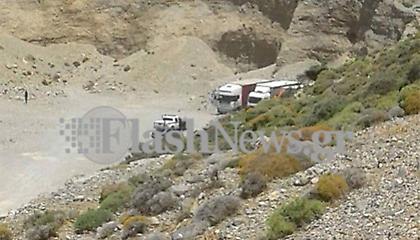 Νταλίκες περίμεναν τo φορτίο του ύποπτου πλοίου