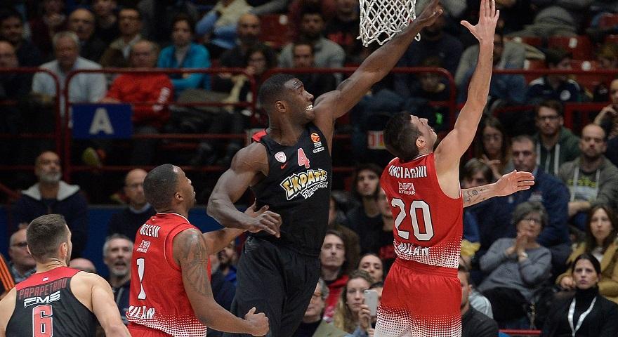 «Ναυάγιο» με Γιανγκ στην Αρμάνι!