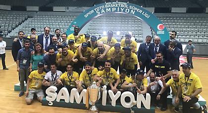 Η… εφτάψυχη Φενέρ «σκούπισε» την Μπεσίκτας και παρέμεινε στον θρόνο της!