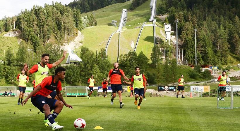 Ολυμπιακός εν δράσει: Η πρώτη προπόνηση στο Ζέεφελντ (video)