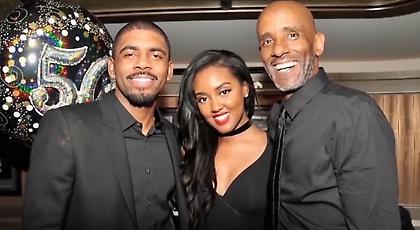 Η συγκινητική διπλή έκπληξη του Κάιρι Ίρβινγκ στον πατέρα του (video)