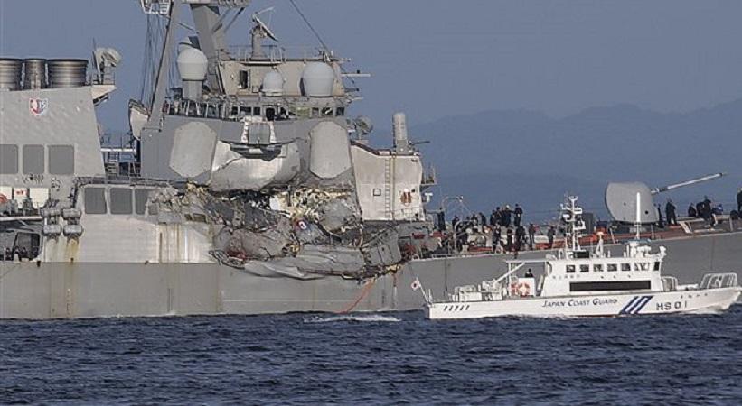 Ώρες αγωνίας για επτά αμερικανούς ναύτες μετά τη σύγκρουση αντιτορπιλικού με εμπορικό