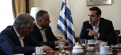 ΥΠΕΣ: Ερχεται «συνολική λύση» για συμβασιούχους σε Δημόσιο και ΟΤΑ