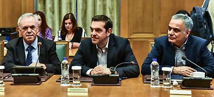 «Γκάζια» Τσίπρα σε υπουργούς μετά τον επώδυνο συμβιβασμό