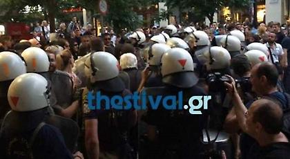 Θεσσαλονίκη: Επεισόδια στο Pride Parade- ΜΑΤ συγκρούστηκαν με μέλη του Ιερού Λόχου (pics/video)