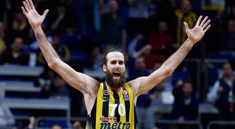 «Κοιτάζει Ντατόμε η Αρμάνι Μιλάνο»