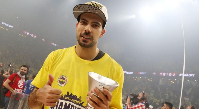 Μάνατζερ Σλούκα: «Δεν έχει γίνει καμία πρόταση, έχει συμβόλαιο με την Φενέρ»