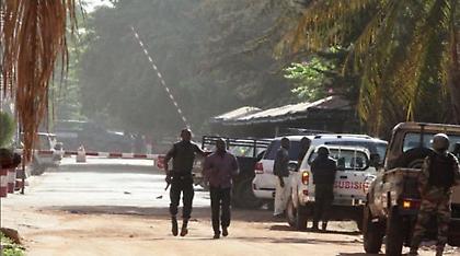 Επίθεση σε τουριστικό θέρετρο στο Μάλι: Πυροβολισμοί και όμηροι