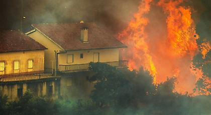 «Κόλαση» φωτιάς στην Πορτογαλία: Φόβοι ακόμα και για 100 νεκρούς! (pics)