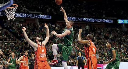 Κοιτάει τον Όμιτς η Μπαρτσελόνα