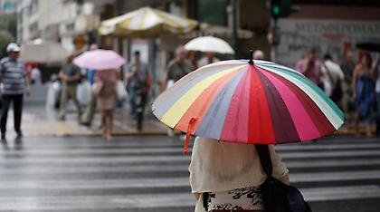 Συνεχίζεται η κακοκαιρία με βροχές και καταιγίδες (video)