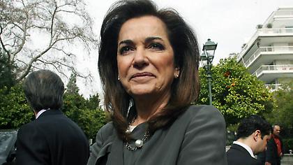 Μπαίνει ξανά στο χειρουργείο η Ντόρα Μπακογιάννη