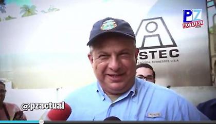 Αηδιαστικό! Ο Πρόεδρος της Costa Rica κατάπιε σφήκα on camera (video)