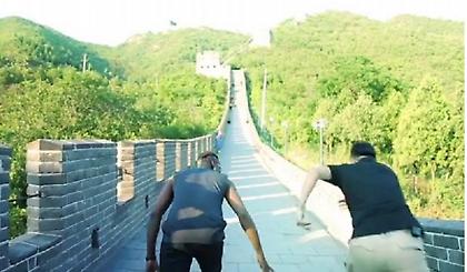 Ο Πογκμπά κάνει προετοιμασία στο Σινικό Τείχος (video)