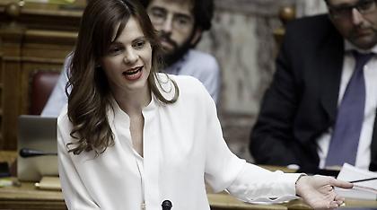 Η Αχτσιόγλου λέει ότι η αδήλωτη εργασία έχει μειωθεί στο 13%