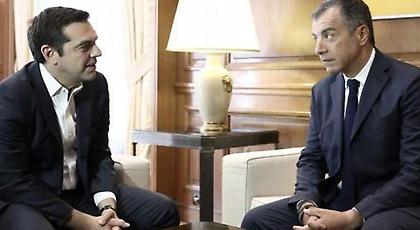 Το άστοχο αστείο Τσίπρα σε Θεοδωράκη: «Αδυνατισμένο σε βλέπω, μην ανησυχείς, εδώ θα σε ταΐσουμε»