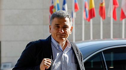 Τσακαλώτος: Στο Λονδίνο για... αγορές με το μυαλό στο ΔΝΤ