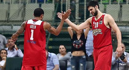 Υπόκλιση Παπανικολάου στην Εθνική Γυναικών