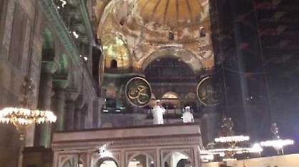 Hurriyet: Γιατί η προσευχή στην Αγιά Σοφιά ενόχλησε τους Έλληνες;