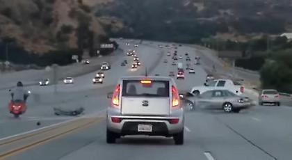 Φοβερό τροχαίο μετά από καβγά οδηγών σε αυτοκινητόδρομο της Καλιφόρνια (video)