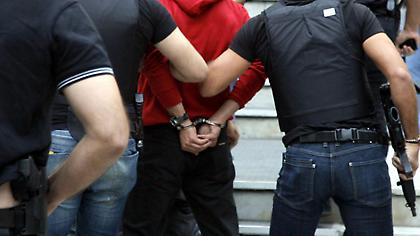 Μάνατζερ, τραγουδιστής και υποψήφια βουλευτής στο καζίνο της κοκαΐνης