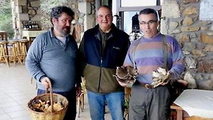 Σπάει την... ανία ο Καραμανλής και πάει εκδρομή στην Ήπειρο