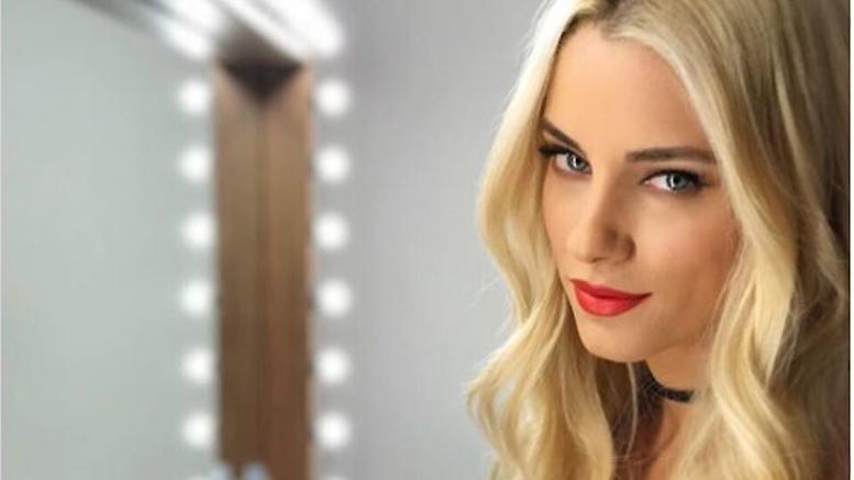 Και ο Θεός έπλασε τη Δούκισσα!