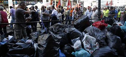 Κρίσιμη συνεδρίαση της ΠΟΕ-ΟΤΑ με φόντο τα «βουνά» των σκουπιδιών