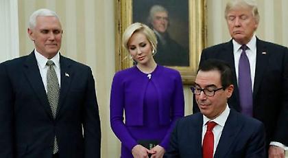 Τρίτο στεφάνι για τον υπουργό Οικονομικών του Τραμπ -Παντρεύεται Σκωτσέζα ηθοποιό (pics)