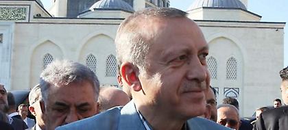 Λιποθύμησε ο Ερντογάν μέσα σε τζαμί- Αδιαθεσία λόγω του Ραμαζανίου (pics)