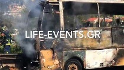 Στις φλόγες τουριστικό λεωφορείο στη Θεσσαλονίκη με 30 επιβάτες