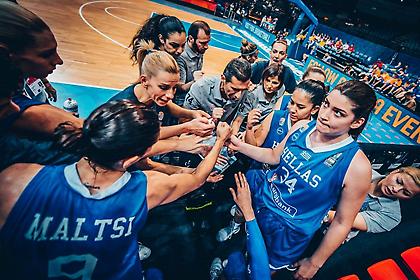 Εθνικός ύμνος και συγκίνηση για τα κορίτσια της Εθνικής (video)