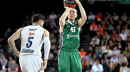 Υπογράφει στην Αρμάνι ο Μπέρτανς