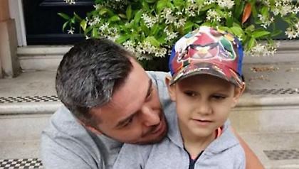 Συγκλονιστικός ο Βαγγελάκης: Λέει, «σας αγαπώ» στους Έλληνες (video)