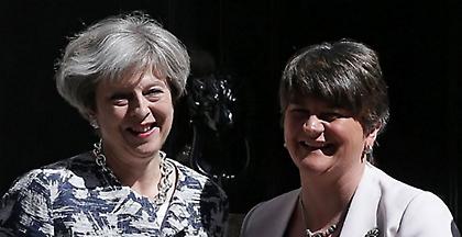 Βρετανία: Συμφωνία Συντηρητικών-DUP για στήριξη μιας κυβέρνησης μειοψηφίας