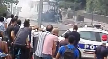 Εκρηξη σε λεωφορείο στο Παρίσι! (pics/video)