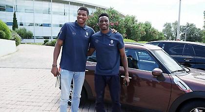 Το φοβερό σκίτσο που παρουσιάζει τον Γιάννη ως... Έλληνα θεό (pιc)