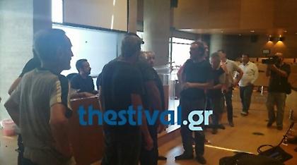 Ένταση στο δημαρχείο Θεσσαλονίκης: Εργαζόμενοι στην καθαριότητα διέκοψαν τη συνεδρίαση