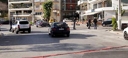 Πειραιάς: 72χρονος έκανε σκοποβολή στο...μπαλκόνι του -Το απίστευτο οπλοστάσιό του