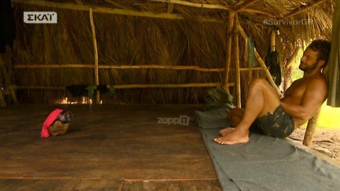 Survivor: Ο Αγγελόπουλος έγινε …Τομ Χανκς! Μόνος στην παραλία με τον «Γουίλσον»!
